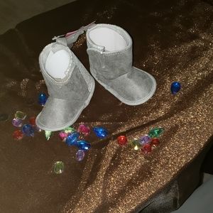 Faux like lugs baby booties